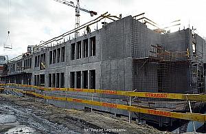 Pięć pięter, sześć oddziałów i izba przyjęć. Rośnie szpital w Legionowie