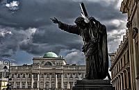 Mnóstwo obaw przed niedzielą. Lekarz: "Należy zamknąć kościoły"