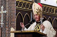 Biskup Kamiński: "Ograniczam możliwość uczestnictwa we mszach"