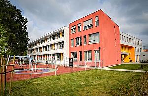 Minister edukacji: "Otwieranie szkół w tej sytuacji to absurd"