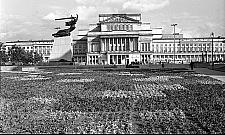 Miasto neonów i... parkingów. Warszawa pół wieku temu
