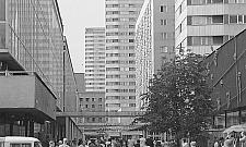 Miasto neonów i... parkingów. Warszawa pół wieku temu