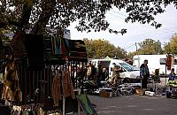 Ko�o trzyma si� mocno. Bazar dzia�a podczas epidemii