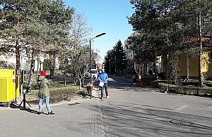 Nie chcą, ale muszą. Potężne kolejki na pocztach