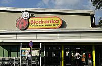 Pierwszeństwo dla seniorów. Biedronka i Tesco walczą z koronawirusem