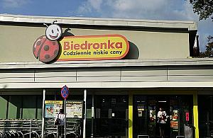 Pierwszeństwo dla seniorów. Biedronka i Tesco walczą z koronawirusem