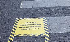 Pierwszeństwo dla seniorów. Biedronka i Tesco walczą z koronawirusem