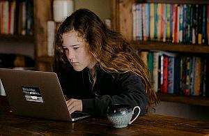 Zdalna nauka na Targówku. "Nie mamy szans zapewnić wszystkim komputera"