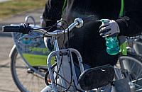 Veturilo się nie poddaje. "Umożliwia zachowanie odstępu"