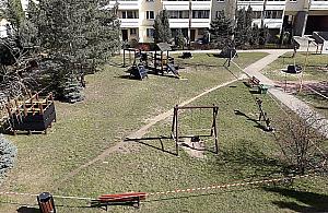 Taśma poszła w ruch. Osiedlowe place zabaw zamknięte