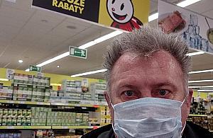 Zakupy w czasach pandemii. "Niech się pani nie boi, zdrowa jestem"
