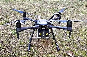 Drony nad Warszawą. Służby kontrolują, czy siedzimy w domach