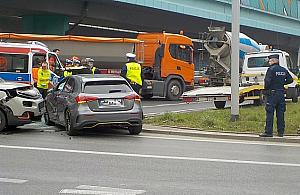 Ulice puste, na rondzie wypadek. "Odmówił przewiezienia do szpitala"