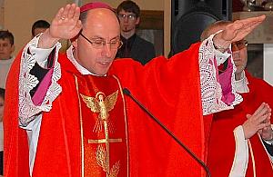 Prymas Polski ponagla rząd. "Nie czyńmy z Wielkanocy świąt śmierci"