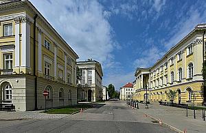 Uniwersytet Warszawski przedłuża przerwę