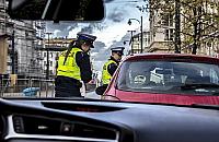 Dziecko za kierownicą. Nudziło się w domu