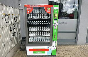 Pierwszy maseczkomat już w Legionowie. "Cena powinna być niższa"