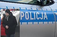 Kradzie� w sklepie na Targ�wku. Rozpoznajesz m�czyzn�?