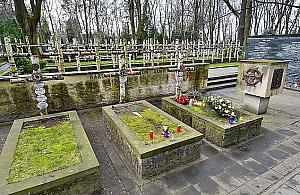 Wydano nowe rozporządzenie. Rząd jednak zamyka cmentarze