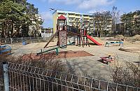 Plac zabaw na Piaskach zachwyci. Nowe atrakcje dla dzieci