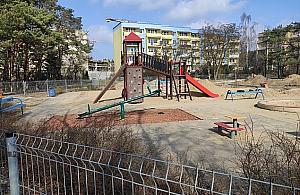 Plac zabaw na Piaskach zachwyci. Nowe atrakcje dla dzieci