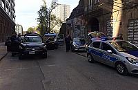 Pościg ulicami Woli. Kierowca wyrzucił przez okno plecak