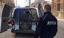 Pościg ulicami Woli. Kierowca wyrzucił przez okno plecak