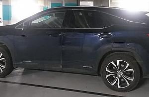 Skradziony lexus znaleziony na podziemnym parkingu. Sukces policji