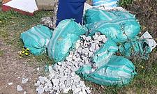 Śmieci po remontach lądują w lasach. "To efekt nowych przepisów"