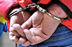 Bili i poniżali swoje partnerki. Prokuratur nakazał im opuścić dom