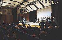 Dziwne standardy warszawskiej kultury. Dyrektorzy przynoszeni w teczkach