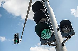 Nowe światła na Kondratowicza. Mieszkańcy czekają od lat