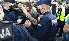 Policja znów spacyfikowała przedsiębiorców. "Funkcjonariusze stworzyli zagrożenie epidemiczne"