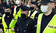 Policja znów spacyfikowała przedsiębiorców. "Funkcjonariusze stworzyli zagrożenie epidemiczne"