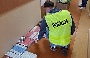 Przemytnik na targowisku w Legionowie. Papierosy między warzywami