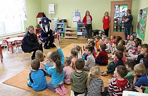 Przedszkolaki zmuszone do zakrywania twarzy? "Lepiej zapobiegać, niż płakać po fakcie"