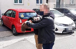 Bójka na Patriotów. Mężczyzna ugodzony nożem w szyję