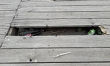 "Złote piaski" Targówka. Zalew przy Bardowskiego tonie w śmieciach