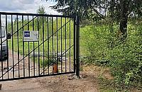 Grodzą polanę przy Łosiowych Błotach. Koniec spacerów