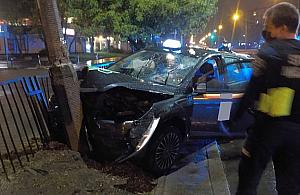 Potrącił pieszego na pasach i wpadł na latarnię