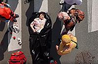 Jest lepiej, ale nadal źle. Seniorzy wciąż giną na ulicach