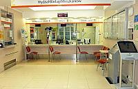 Dlaczego Trzaskowski zlikwidował gotówkę? W urzędach płatność tylko kartą