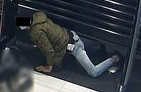 Zuchwa�a kradzie� w centrum handlowym. Wykorzysta� niedomkni�te rolety