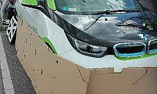 Strażnicy miejscy uratowali... kota. Maluch skrył się w samochodzie