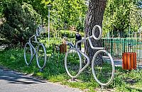 Pierwszy na Bielanach. Nietypowy parking dla rower�w