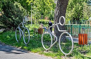 Pierwszy na Bielanach. Nietypowy parking dla rowerów