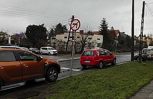 Niebezpiecznie na Człuchowskiej. "Skrzyżowania są zastawione samochodami"