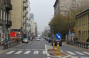 Żelazna: przeniosą parkowanie na jezdnię. Ale kiedy?