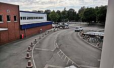 Poważny wypadek na parkingu marketu. Dwie kobiety potrącone