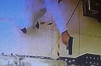Niczym Bonnie i Clyde. Napadli na sklep, sterroryzowali sprzedawc�